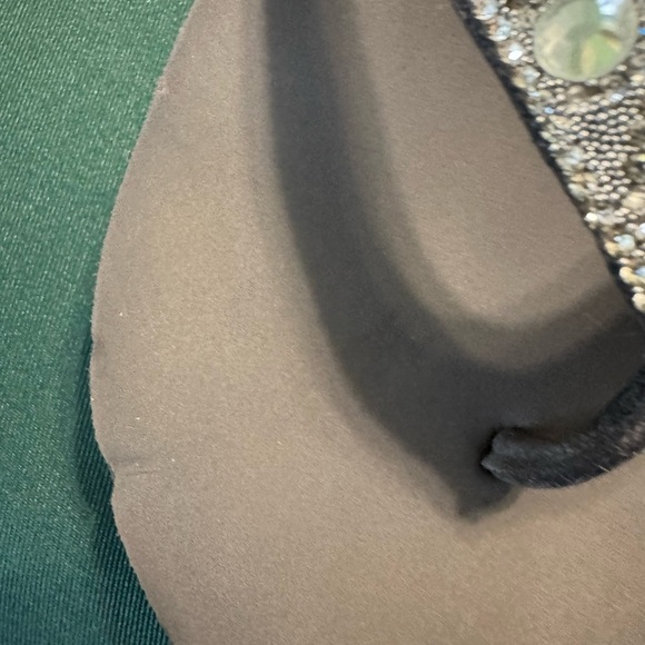 Two Pair of Ladies Yellow Box Flip Flops both with Rhinestones. Size 8 in EUC - Picture 4 of 13